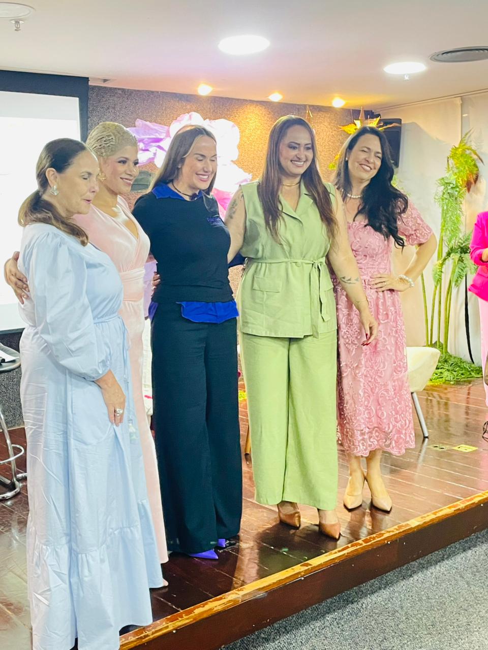 Autoras e convidados no lançamento