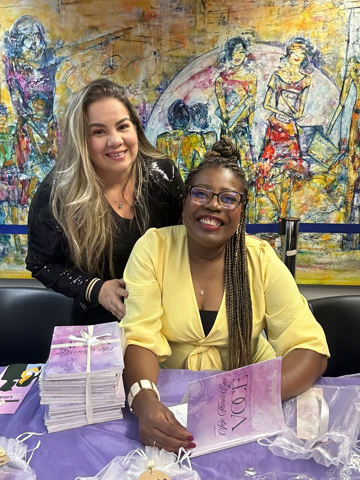Sessão de autógrafos do livro Vejo Flores em Você