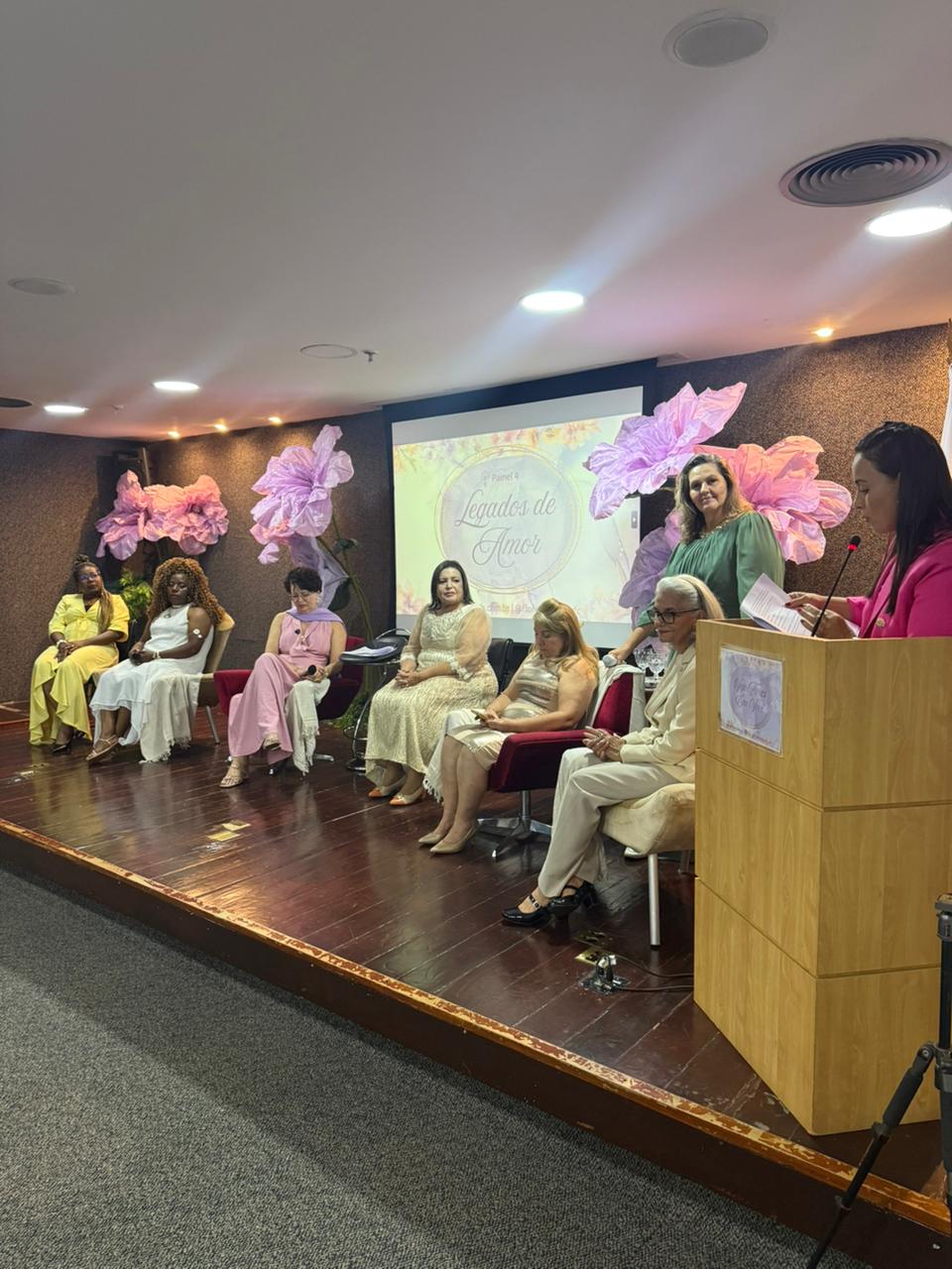 Painel Legados de Amor — autoras no palco durante o lançamento
